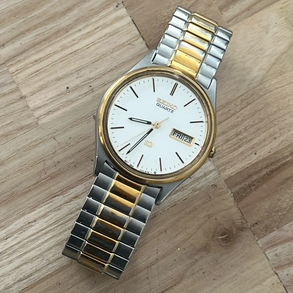 Seiko SQ Vintage Men’s Watch Two-Tone Stretch Bracelet Silver Dial Date Window